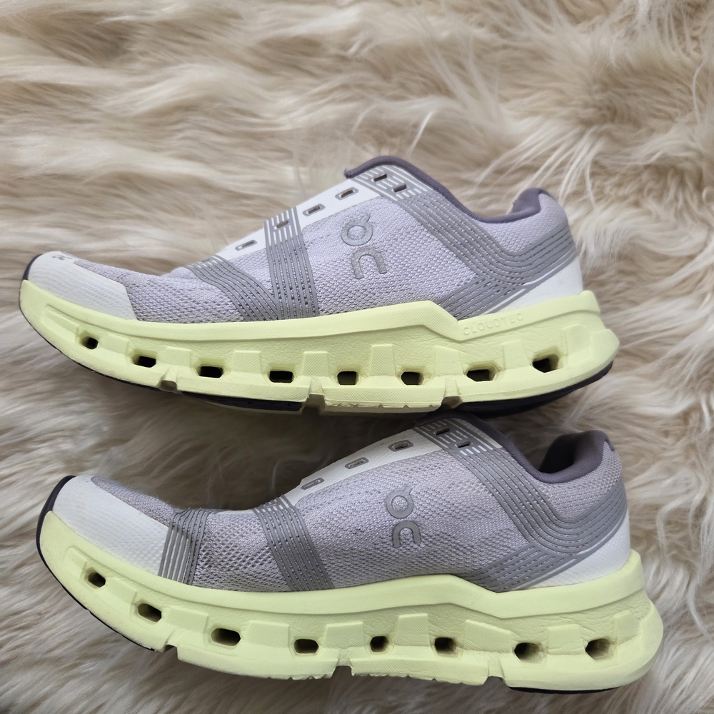 On Running Cloudstratus Sneakers